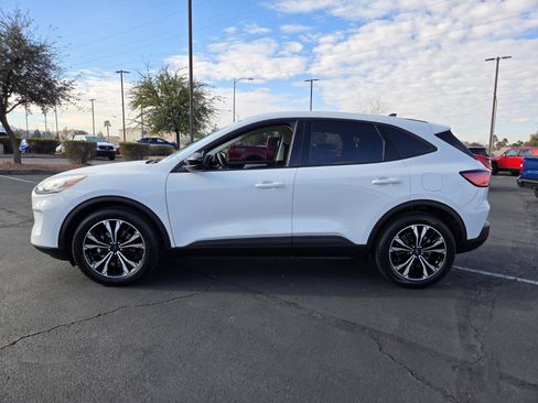 Certified 2022 Ford Escape SE w/ SE Sport Appearance Package image 3