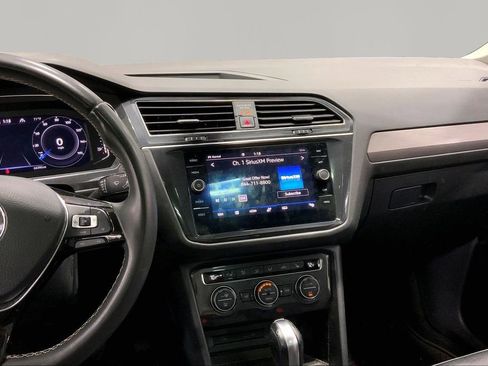 Used 2021 Volkswagen Tiguan SEL AWD/4WD image 9