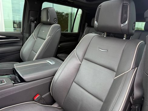 Used 2023 Cadillac Escalade ESV Sport w/ LPO, Floor Liner Package AWD/4WD image 8