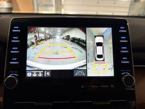 Used 2021 Toyota Avalon Limited image 21