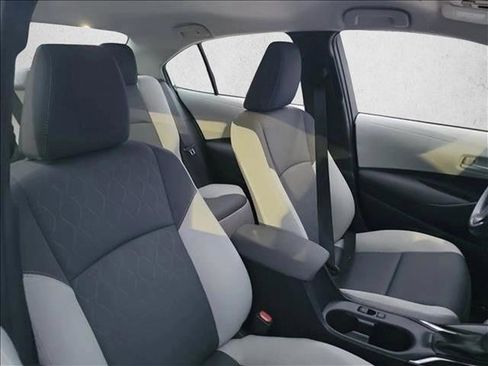 Used 2025 Toyota Corolla LE FWD image 15