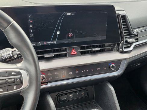 Used 2024 Kia Sportage SX image 9