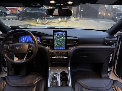 Used 2020 Ford Explorer Platinum w/ Premium Technology Package image 20