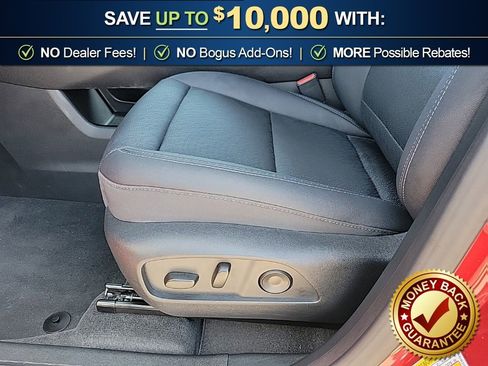 New 2026 Chevrolet Equinox LT w/ Convenience Package II FWD image 17