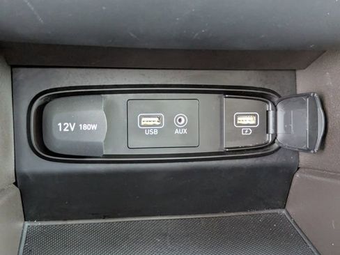 Used 2020 Hyundai Santa Fe SE image 25