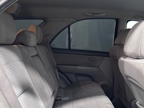 Used 2009 Kia Sorento LX RWD image 25