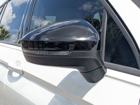 Used 2021 Volkswagen Tiguan SE R-Line image 11