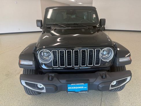 Used 2025 Jeep Wrangler Unlimited Sahara w/ Safety Group AWD/4WD image 4