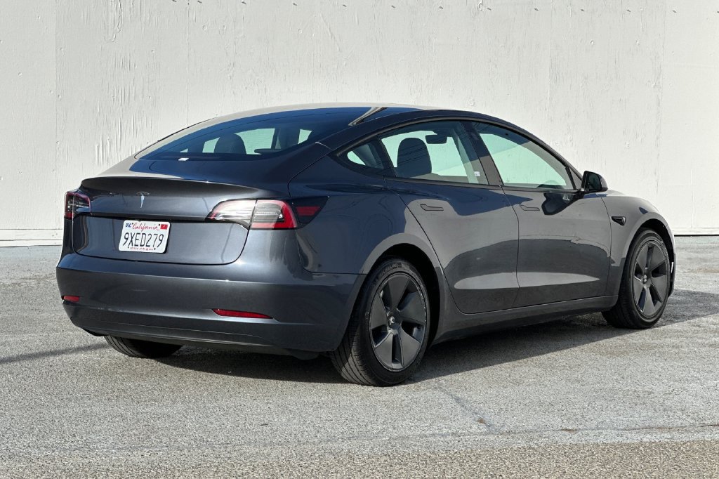 Used 2023 Tesla Model 3 Standard Range RWD image 3