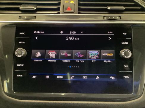 Used 2021 Volkswagen Tiguan SE R-Line image 11