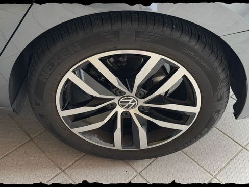 Used 2025 Volkswagen Jetta SE image 23