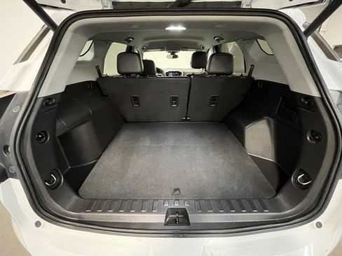 Used 2024 GMC Terrain SLT image 14