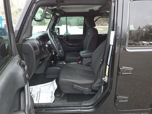 Used 2018 Jeep Wrangler Unlimited Sahara w/ Dual Top Group image 12