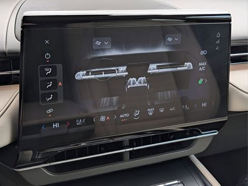 Used 2025 Lincoln Nautilus Reserve image 25