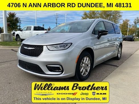 Used 2024 Chrysler Pacifica Touring-L FWD image 1