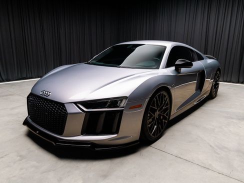 Used 2018 Audi R8 V10 w/ Premium Package image 8