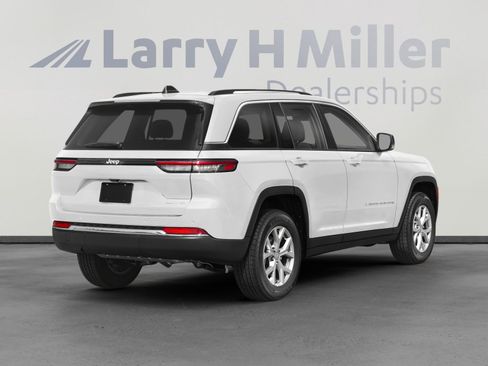 New 2025 Jeep Grand Cherokee Laredo X w/ Trailer Tow Package image 2