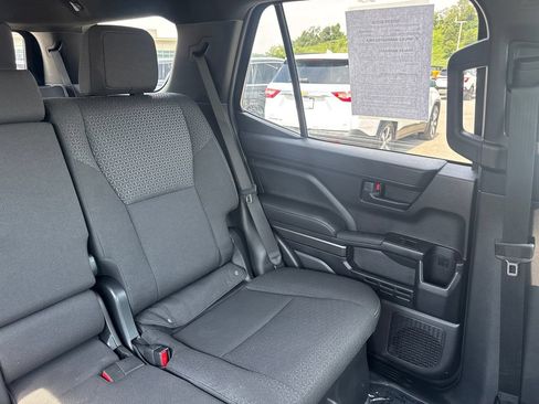 Used 2026 Toyota 4Runner SR5 AWD/4WD image 15