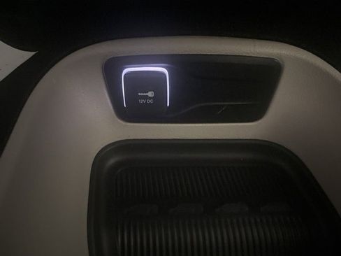 Used 2024 Chrysler Pacifica Touring-L image 44