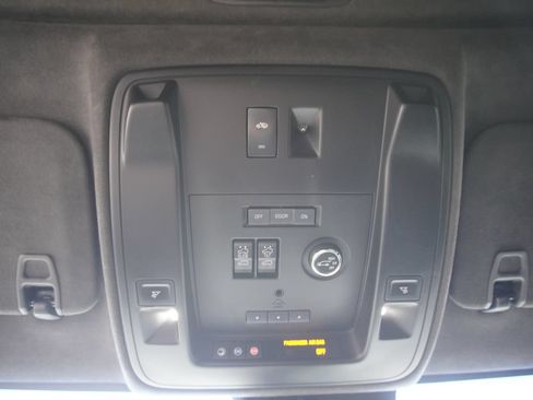 Used 2018 Cadillac Escalade Platinum AWD/4WD image 24