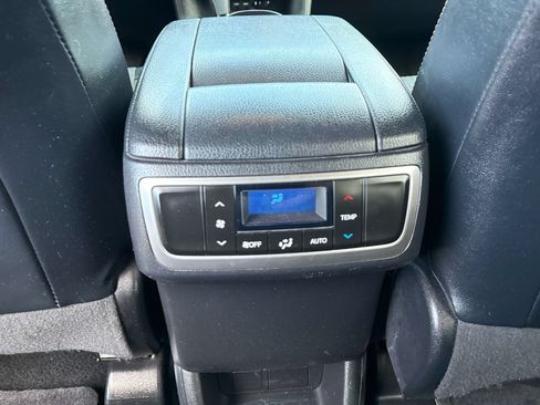 Used 2019 Toyota Highlander Plus AWD/4WD image 14