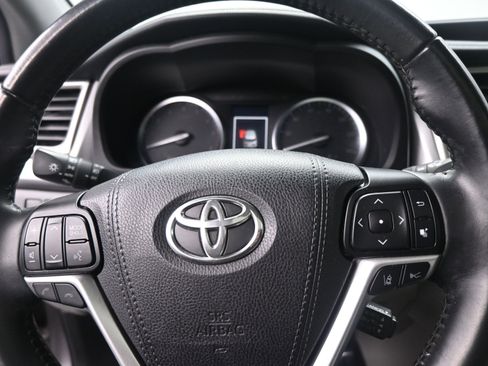 Used 2019 Toyota Highlander Limited image 17