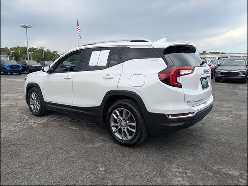 Used 2022 GMC Terrain SLT w/ Infotainment Package II FWD image 5
