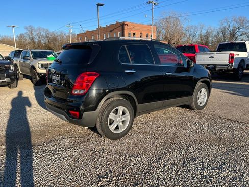 Used 2019 Chevrolet Trax LT w/ Sun & Sound Package image 8