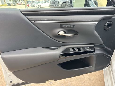 New 2025 Lexus ES 350 w/ Premium Package image 18