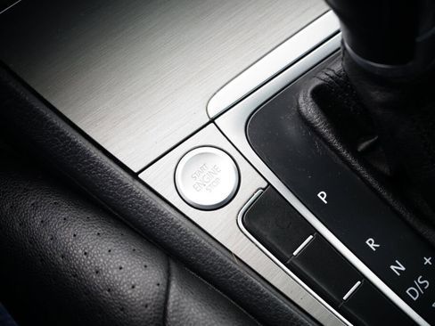 Used 2016 Volkswagen Golf SE w/ Lighting Package image 20