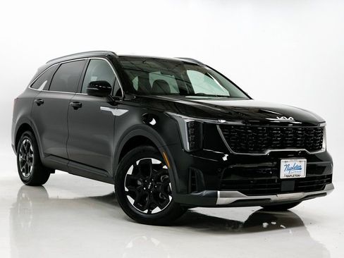 Used 2025 Kia Sorento S image 5