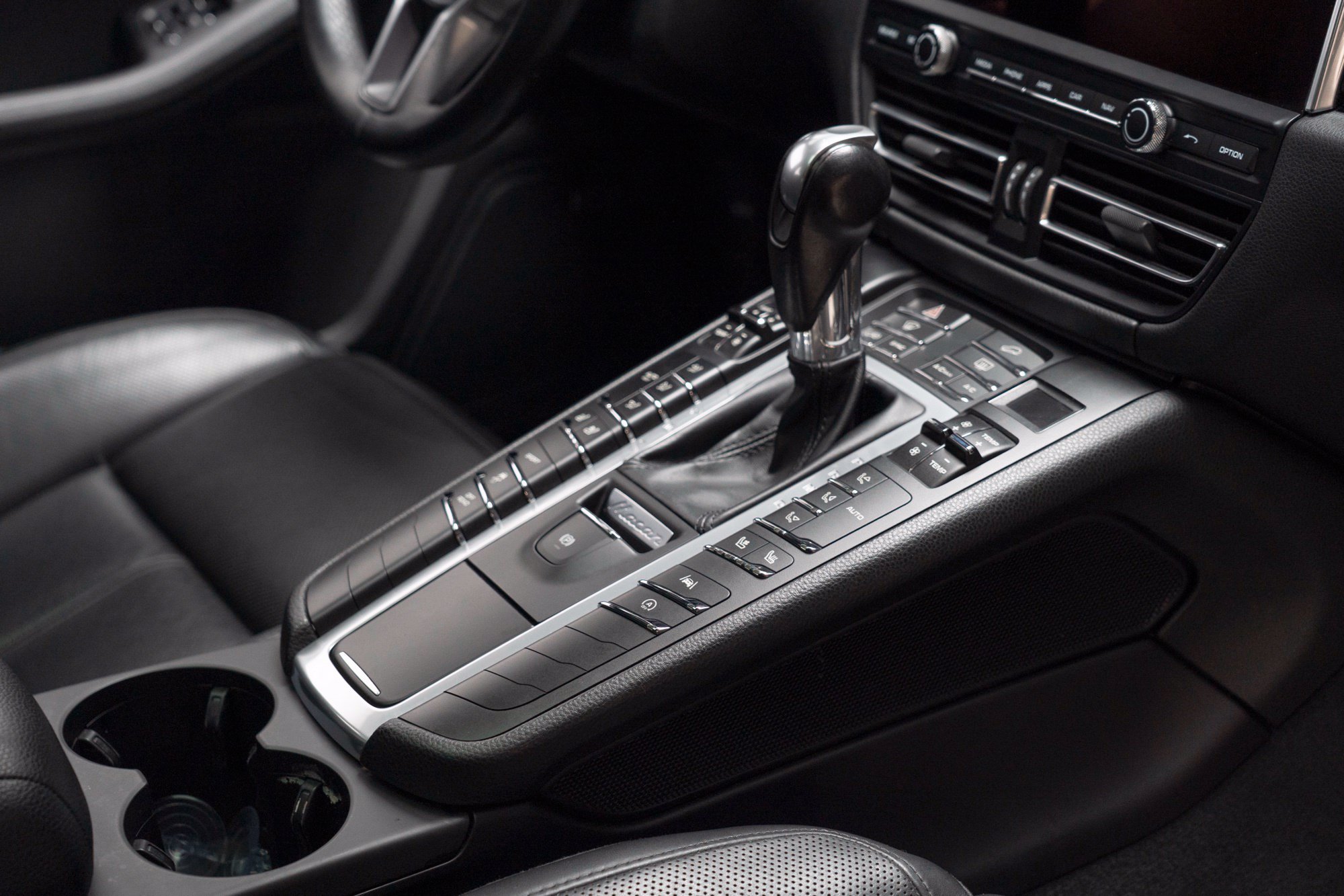 Used 2020 Porsche Macan AWD/4WD image 39