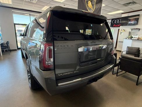 Used 2018 GMC Yukon XL Denali AWD/4WD image 11