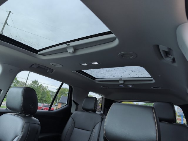 Used 2018 Chevrolet Traverse LT w/ LPO, Floor Liner Package FWD image 4