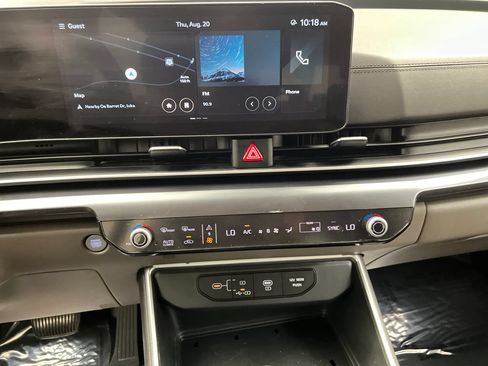Used 2025 Kia Carnival FWD image 60