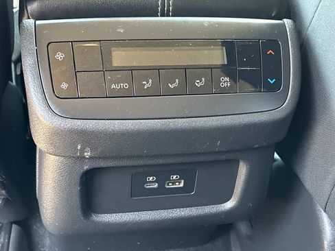 Used 2022 Nissan Pathfinder SV FWD image 17