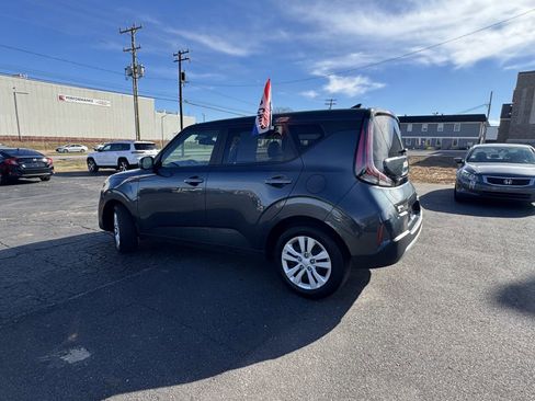 Used 2025 Kia Soul LX image 4