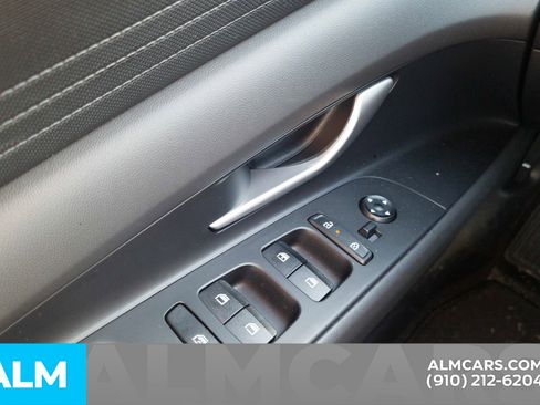 Used 2025 Hyundai Elantra SE image 15