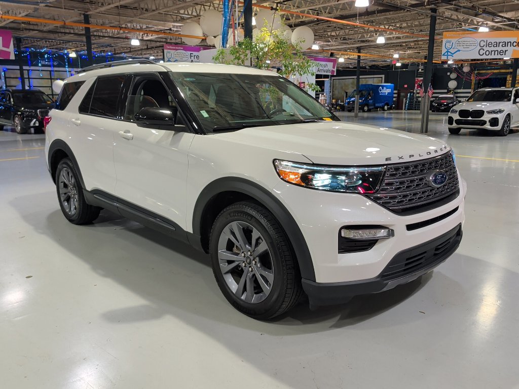 Used 2023 Ford Explorer XLT w/ Equipment Group 202A AWD/4WD image 1