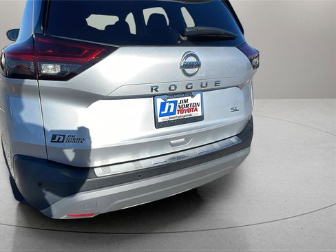 Used 2021 Nissan Rogue SL w/ Premium Package image 12