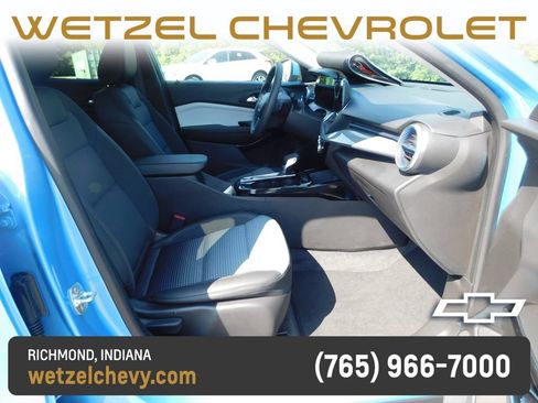 Used 2025 Chevrolet Trax LT FWD image 16