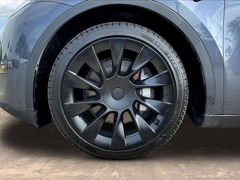Used 2023 Tesla Model Y Long Range AWD/4WD image 28