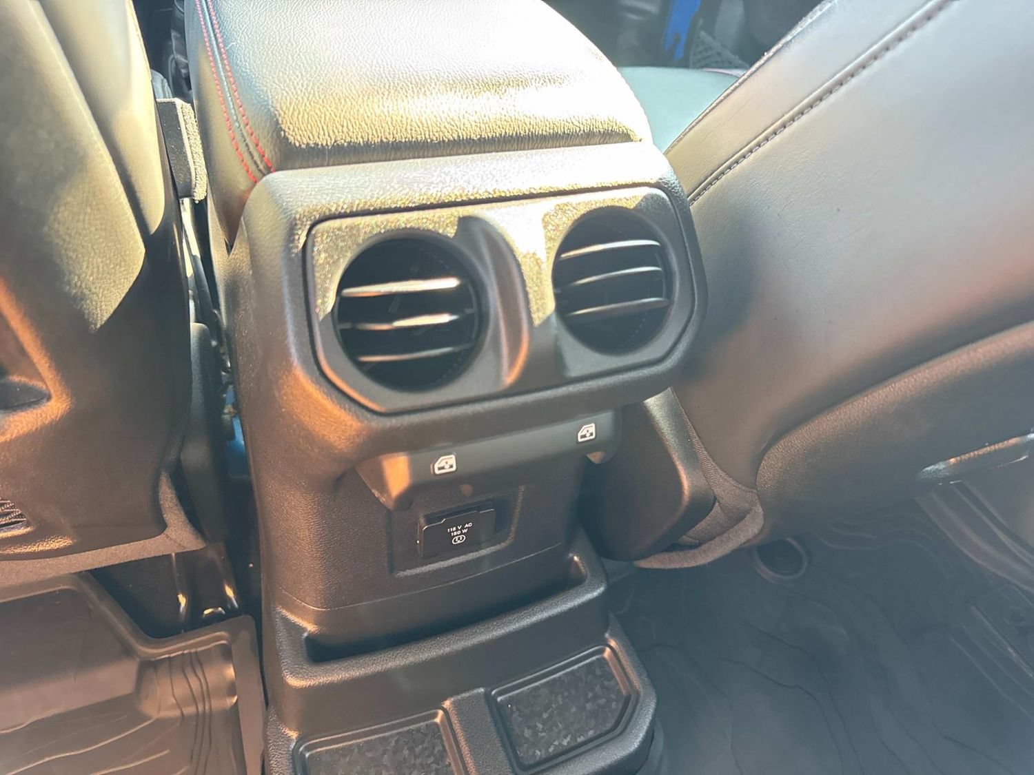 Used 2025 Jeep Wrangler Unlimited Rubicon w/ Convenience Group AWD/4WD image 19