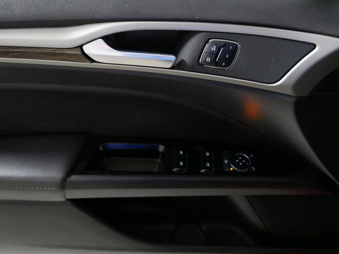 Used 2013 Ford Fusion SE FWD image 19