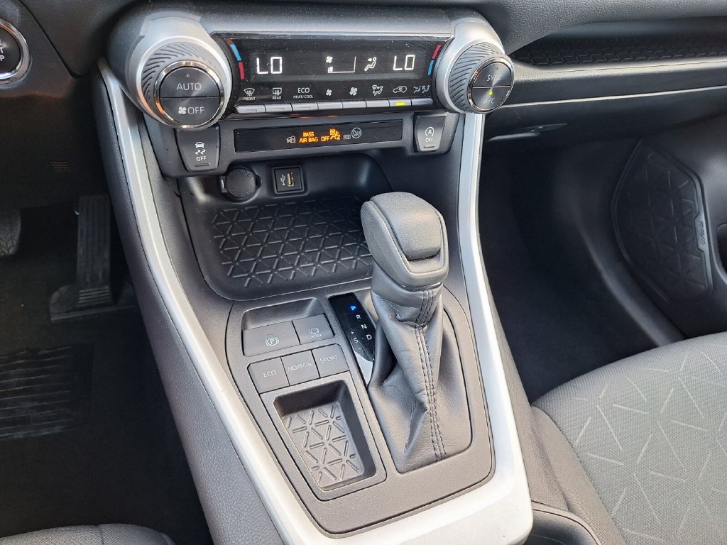 Used 2025 Toyota RAV4 XLE FWD image 13