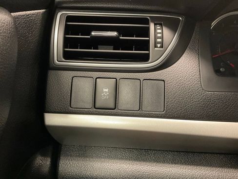 Used 2016 Toyota Camry SE w/ Moonroof Package FWD image 13