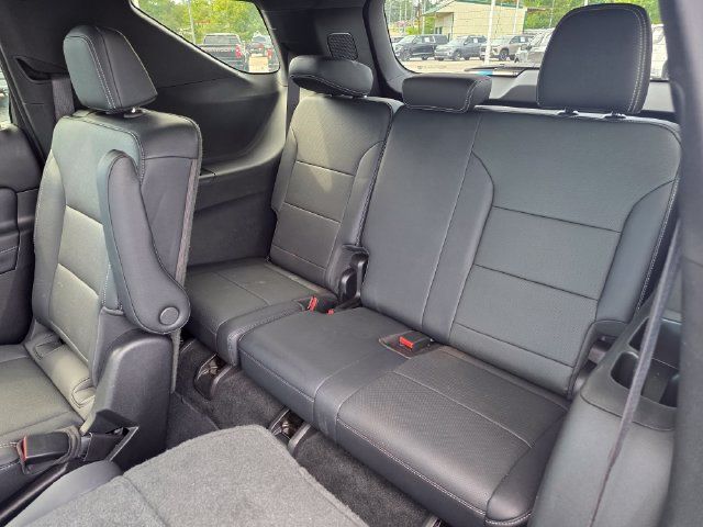 Used 2026 Chevrolet Traverse LT FWD image 35
