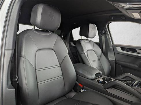 Used 2025 Porsche Cayenne Coupe image 24
