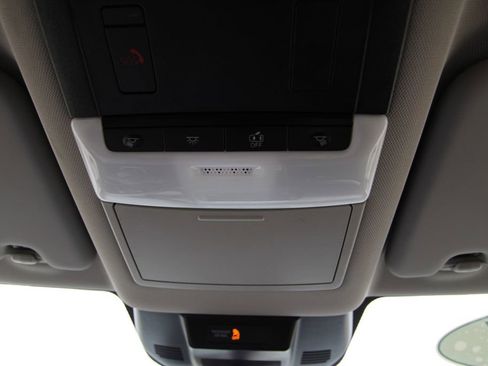 Used 2024 Nissan Rogue SV image 32