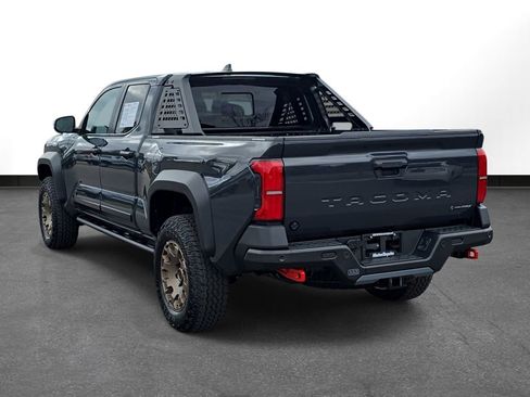 Used 2025 Toyota Tacoma Trailhunter image 8